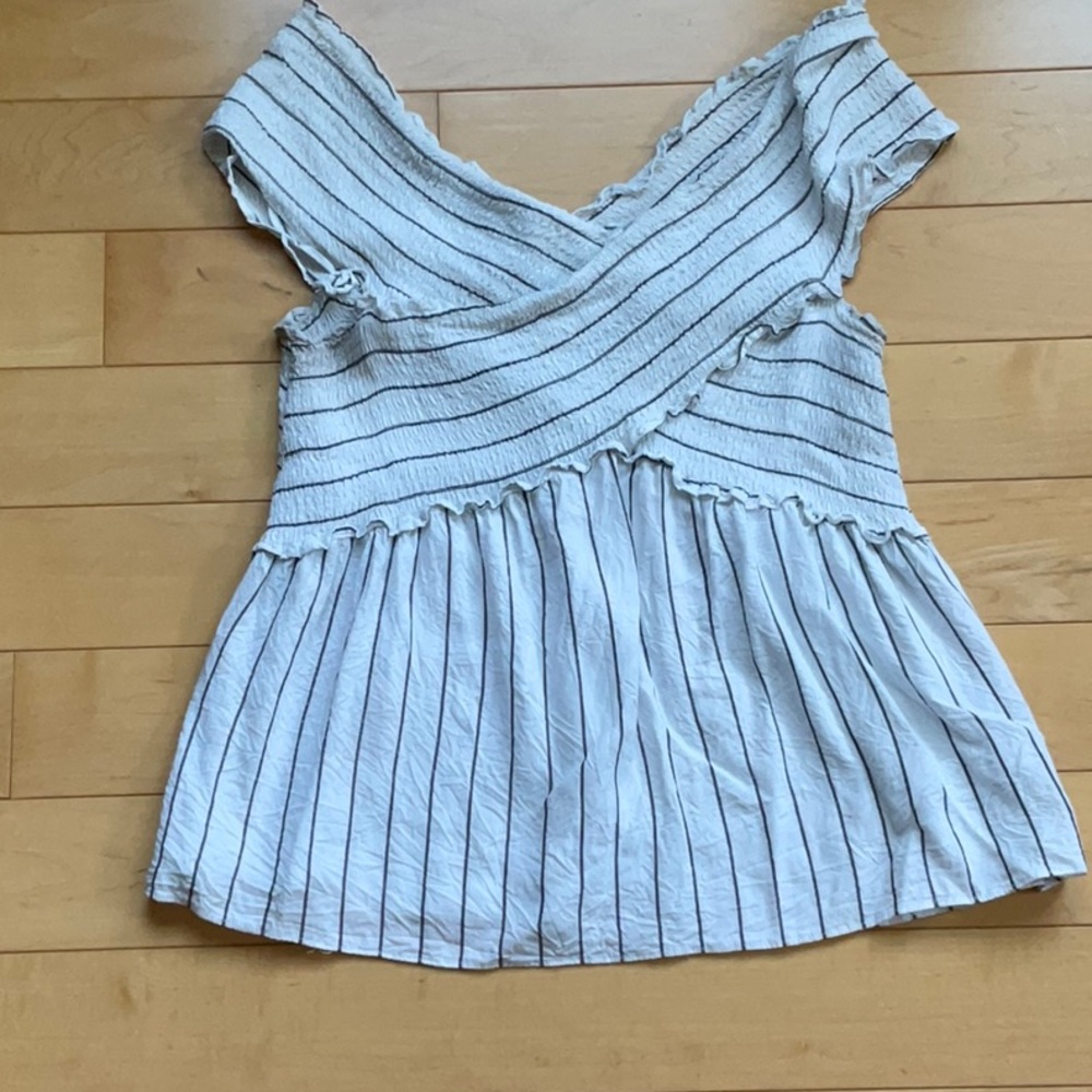 Versatile top- wear off the shoulder or on